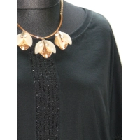 Bluzka Camea czarna z błyszczącym panelem - styl Oversize